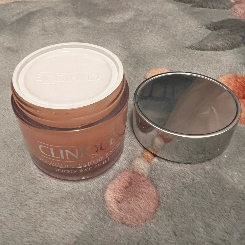 Clinique Moisture Surge Extra Thirsty Skin Relief - Peach with Silver Lid - Picture 4 of 4
